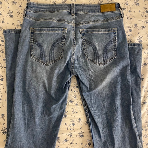 Hollister Low-Rise Boot - Picture 2 of 5